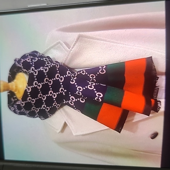 SCARF - Picture 3 of 6